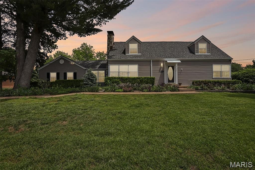 4709 Theiss Rd, Saint Louis, MO 63128 | Zillow