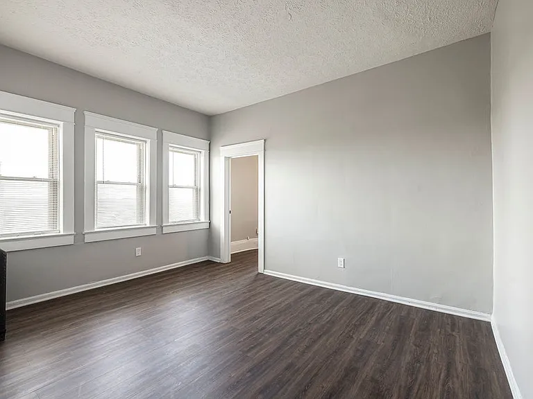Chelsea Manor — Photo 14