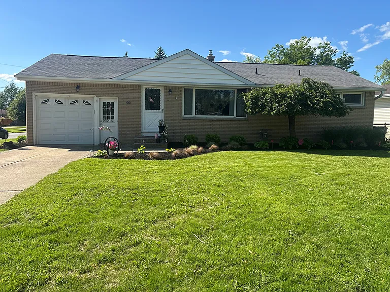 66 Clearfield Dr — Photo 1