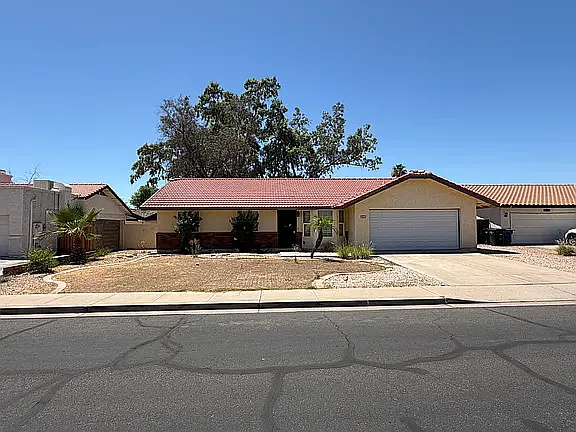 431 E Juanita Ave — Photo 1