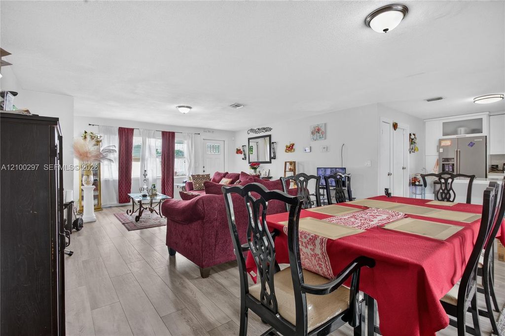 425 NW 18th Ct, photo 9