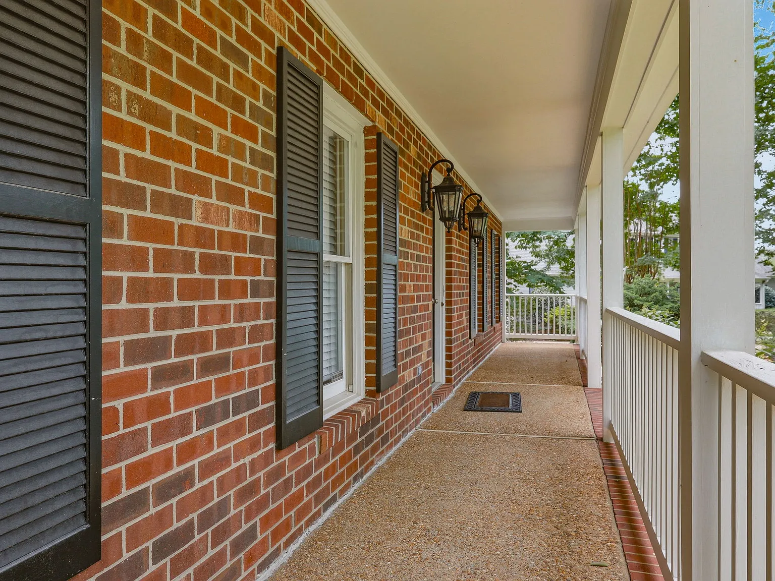 4 bed, 2655 sqft, $3,275 — Photo 2