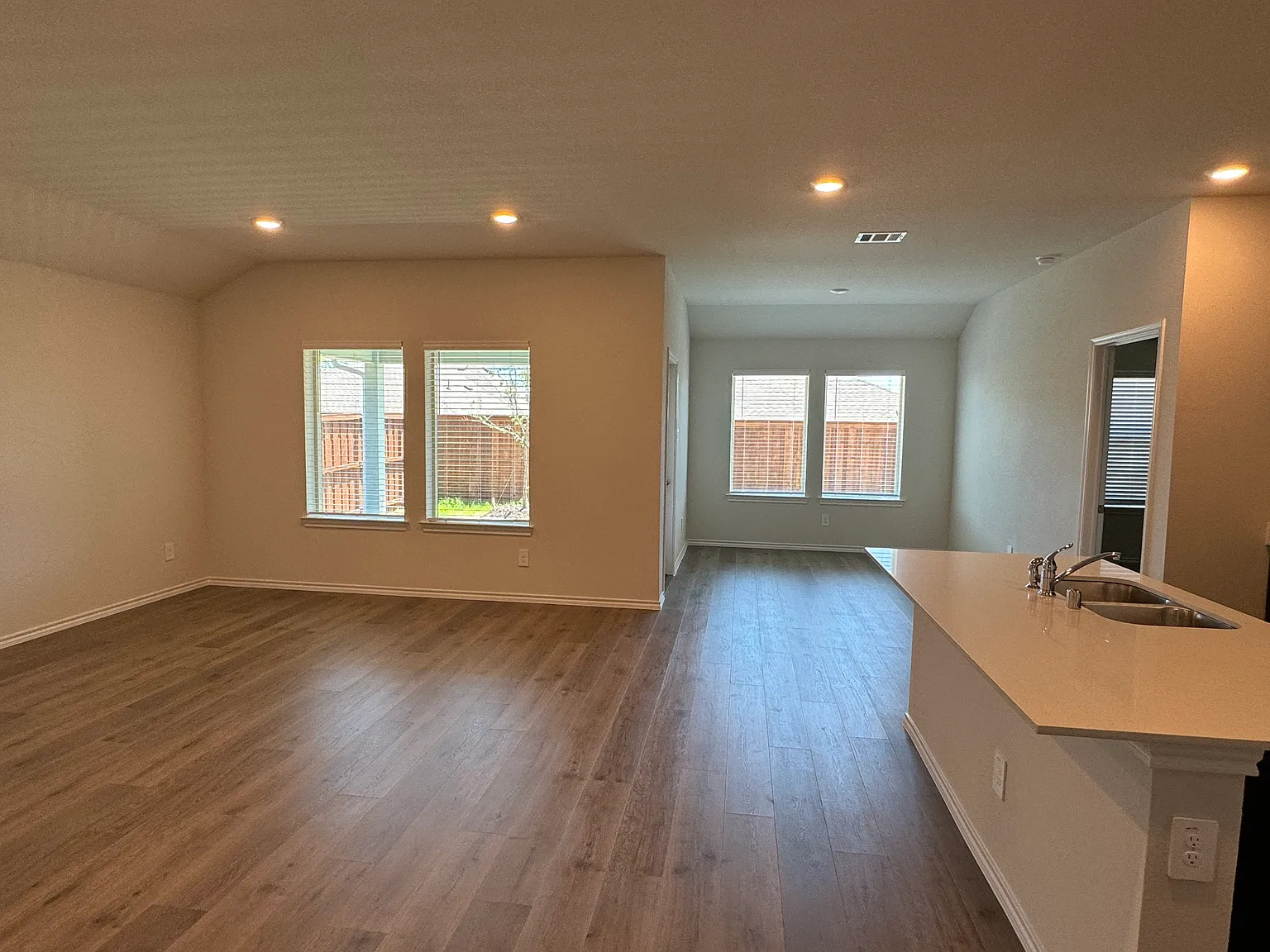 4 bed, 1790 sqft, $2,600 — Photo 2