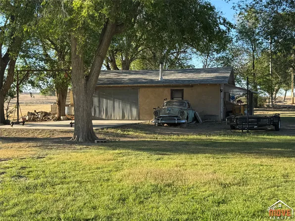 106 E Manchester Ave, Coolidge, KS 67836