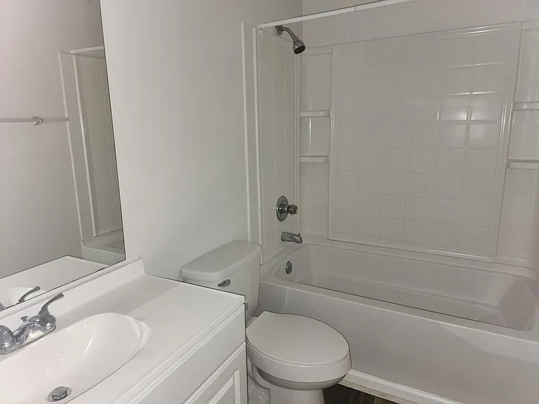 616 Davie Ave — Photo 7