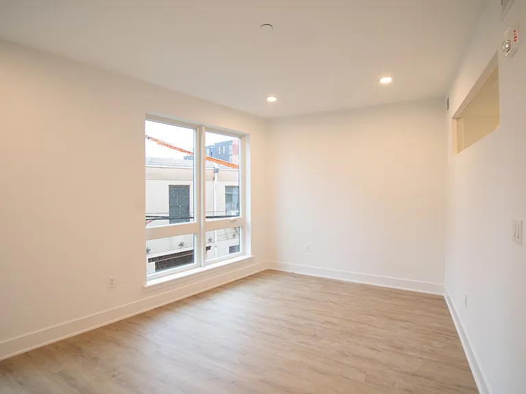 1325 N Lee St — Photo 14