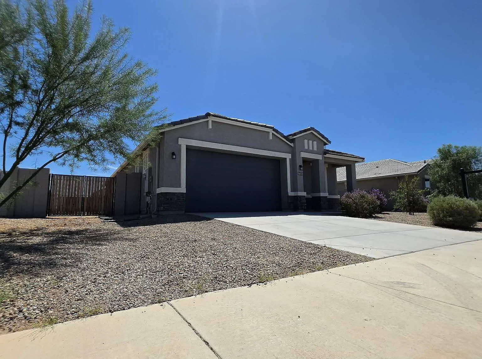 3 bed, 2.0 bath, 1881 sqft, $1,750 — Photo 1