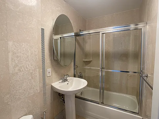 Rented by Tourma Realty LLC | media 27