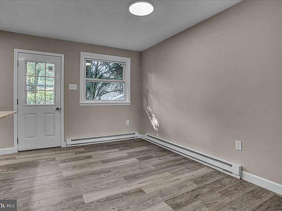 5th image of 108 W Jackson St