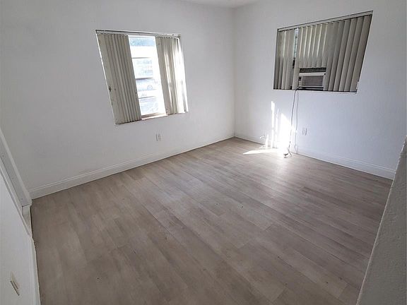 5th image of 609-611 NE 138th Street
