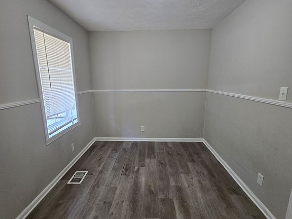 4th image of 3645 Saturn Dr NW