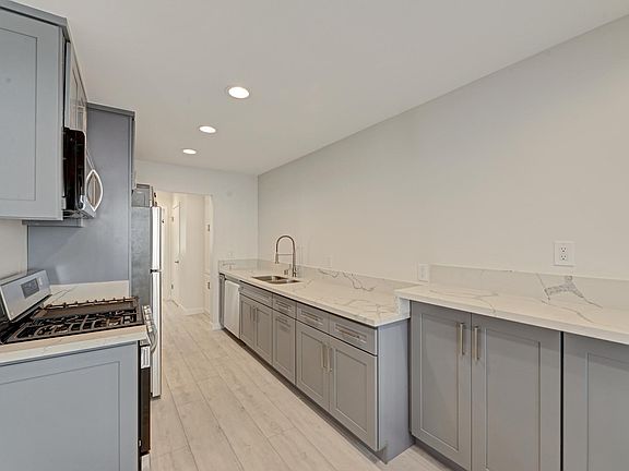 4th image of 1425 E Ocean Blvd APT 8