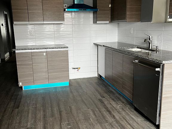 5th image of 6940 S Maplewood Ave #1