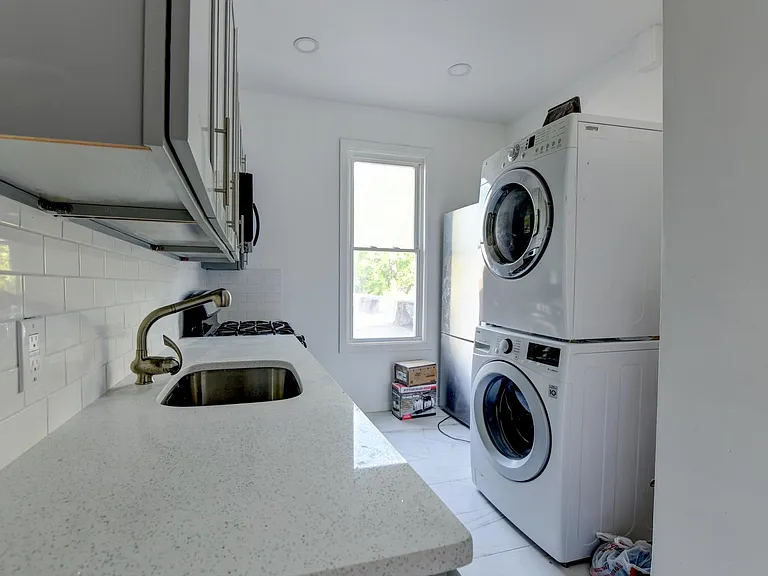 1103 Grand Ave #1 — Photo 2