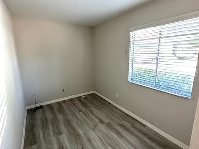 2404 Fairway Ave — Photo 8