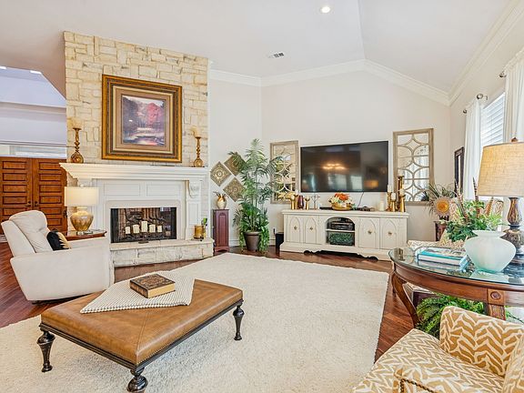 5th image of 4 Wooded Ln