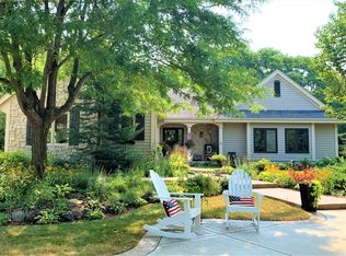 770 N Forest Ridge Ct, Oconomowoc, WI 53066