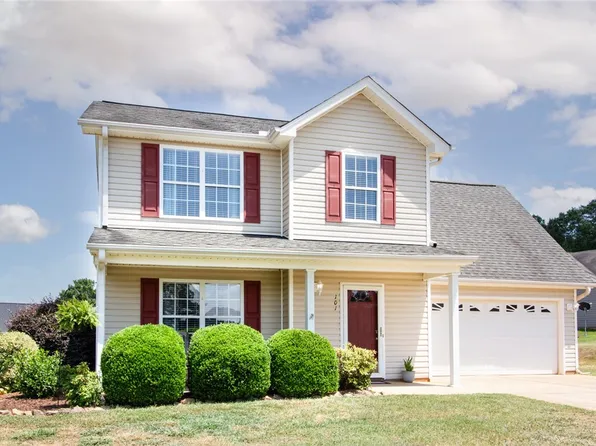 101 Lochenshire Pl, Belton, SC 29627