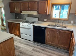 53 Charlotte St, Morristown, MN 55052