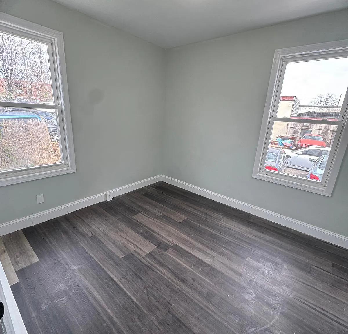 3 bed, 950 sqft, $2,450 — Photo 1