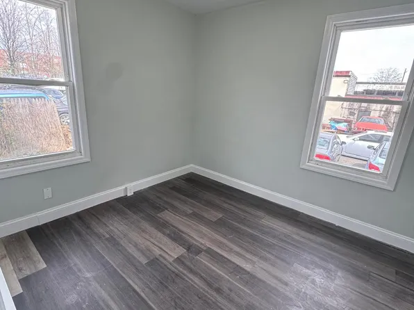423 E 1st Ave, Roselle, NJ