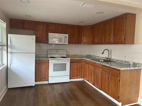 4th image of 2824 Meadow View Ave