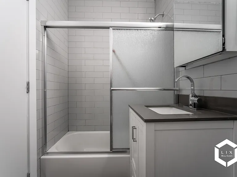 102 Dahill Rd #1R — Photo 6