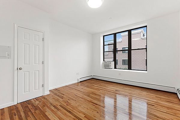 1st image of 190 Meserole St APT 14