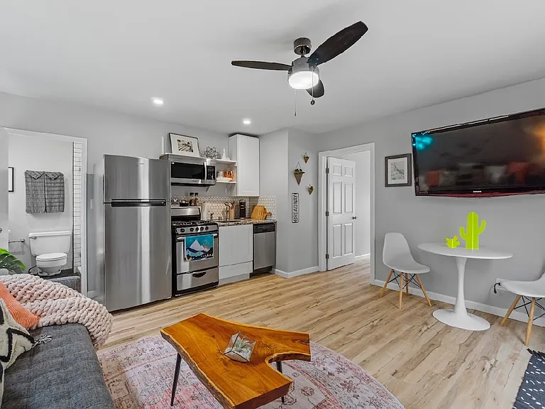 2330 Soto St #GS — Photo 4