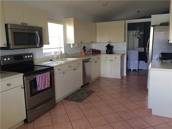 2nd image of 2211 SW Shoal Creek Trce