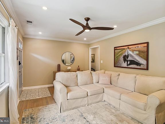 2nd image of 100 Great Oak Dr