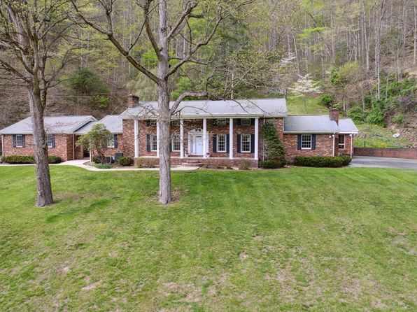 5268 Riverside Dr, Raven, VA 24639