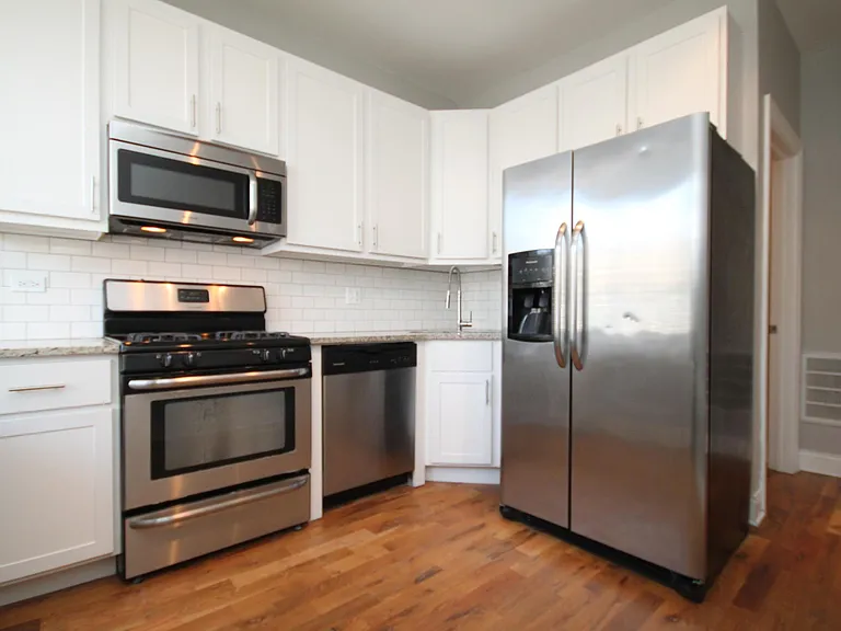 1414 W Montrose Ave #3W — Photo 1