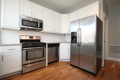 1414 W Montrose Ave #3W Photo 1