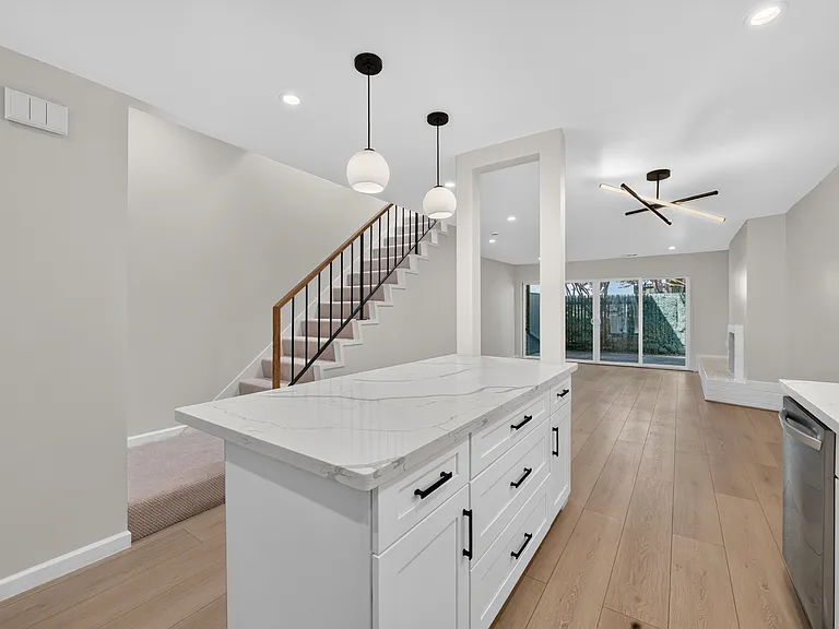 827 N Humboldt St — Photo 2
