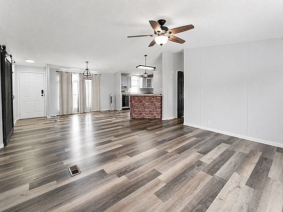 3rd image of 275 Pheasant Ln