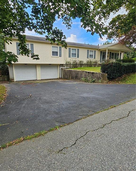 1st image of 16 Brooks Farm Dr