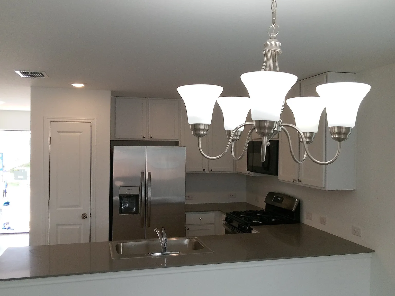 4 bed, 1874 sqft, $2,000 — Photo 3