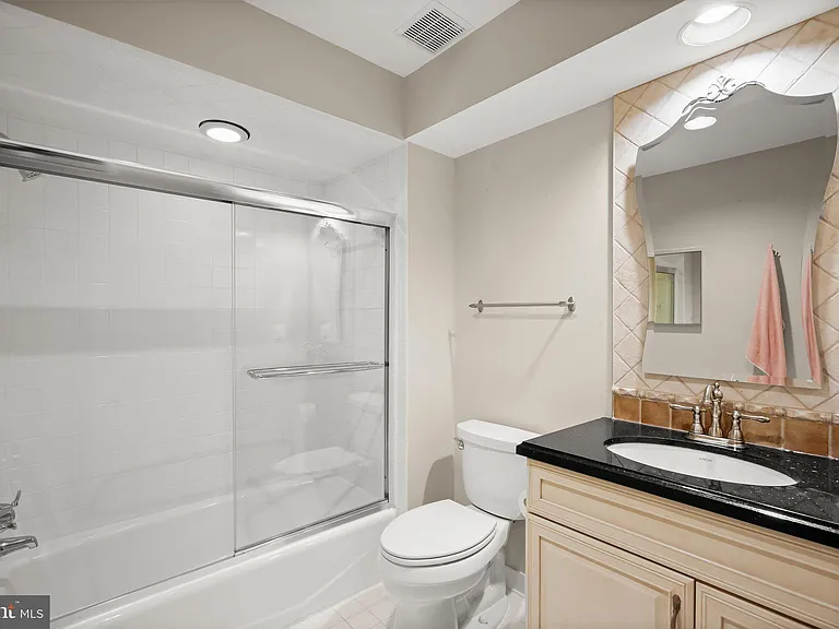 9809 Hall Rd — Photo 37