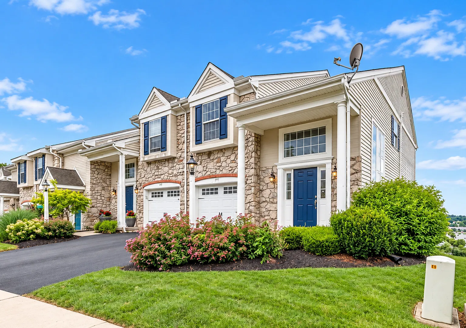 $2,300 Spacious 3 Bedroom 2.5 bath Townhome in Swatara Township — Photo 1