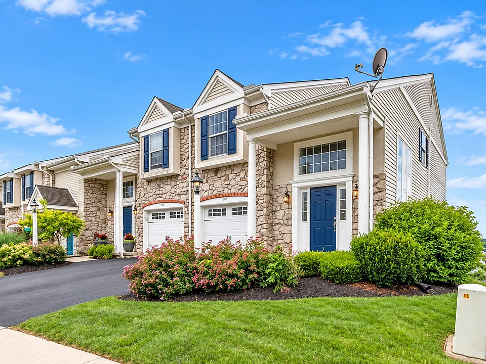 777 Oak Leaf Ln