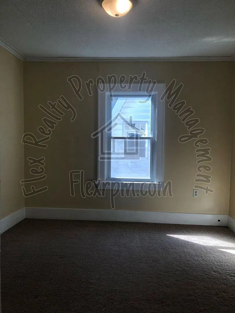 House for rent near the campus of UT — Photo 2