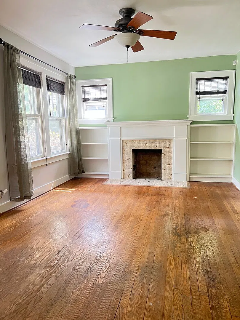 Charming Brookside Bungalow close to all the fun! 2bed/1bath home. — Photo 2