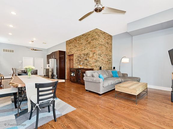 3rd image of 1711 N Hoyne Ave APT 1N