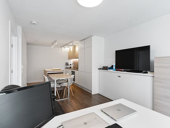 3rd image of 988 Quayside Dr #1806