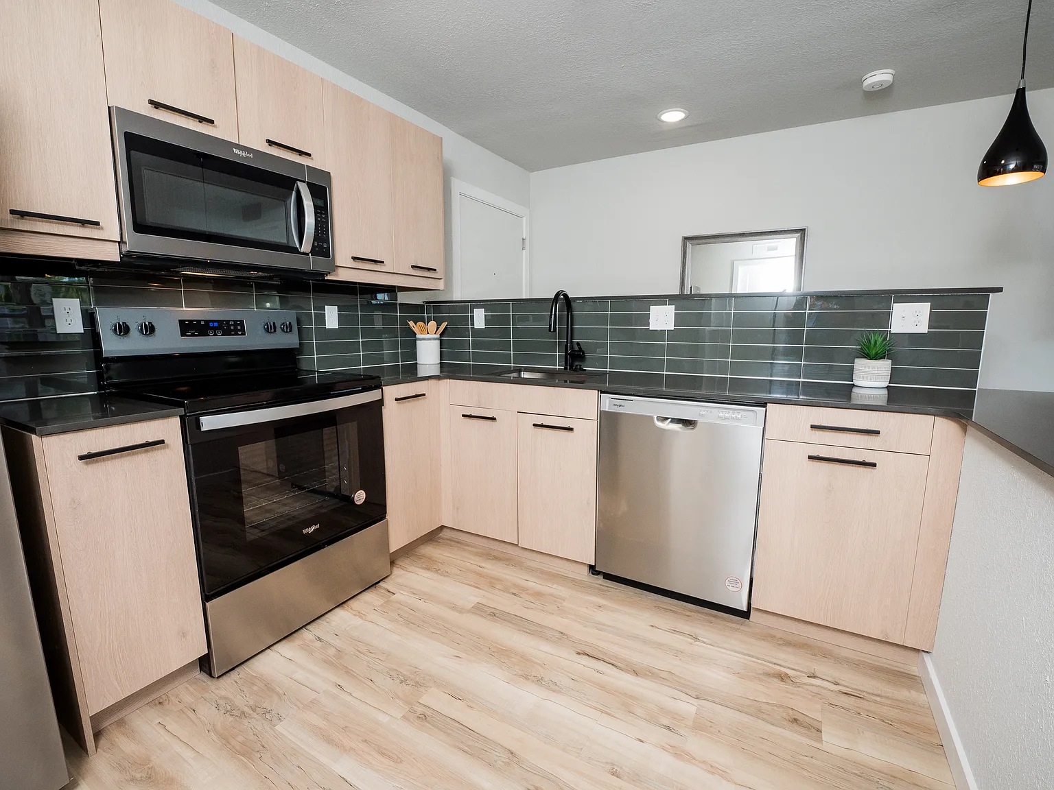 Studio, 392 sqft, $950 — Photo 4