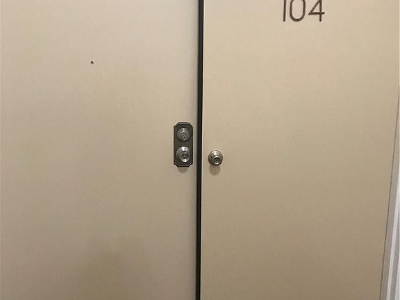 5th image of 5237 Newcastle Ave APT 104