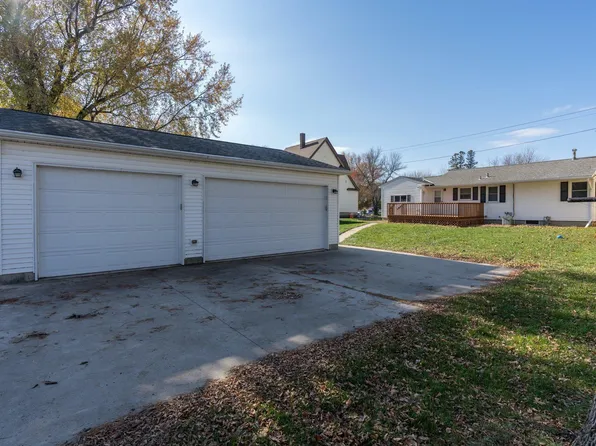 214 4th St, Gaylord, MN 55334