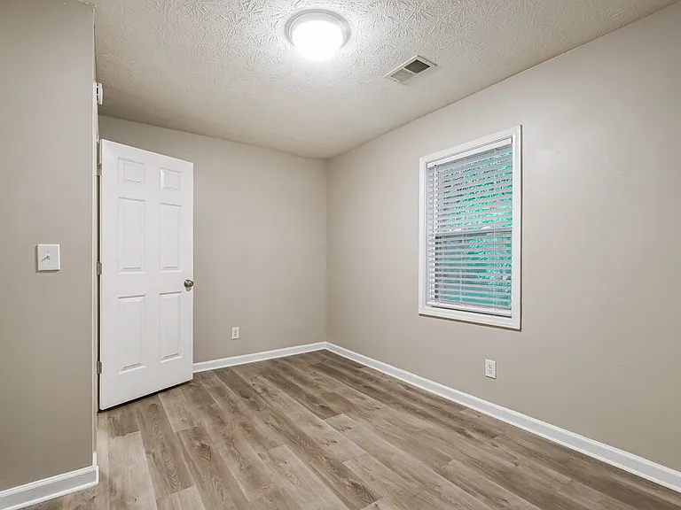 1910 Meadowchase Ct — Photo 16