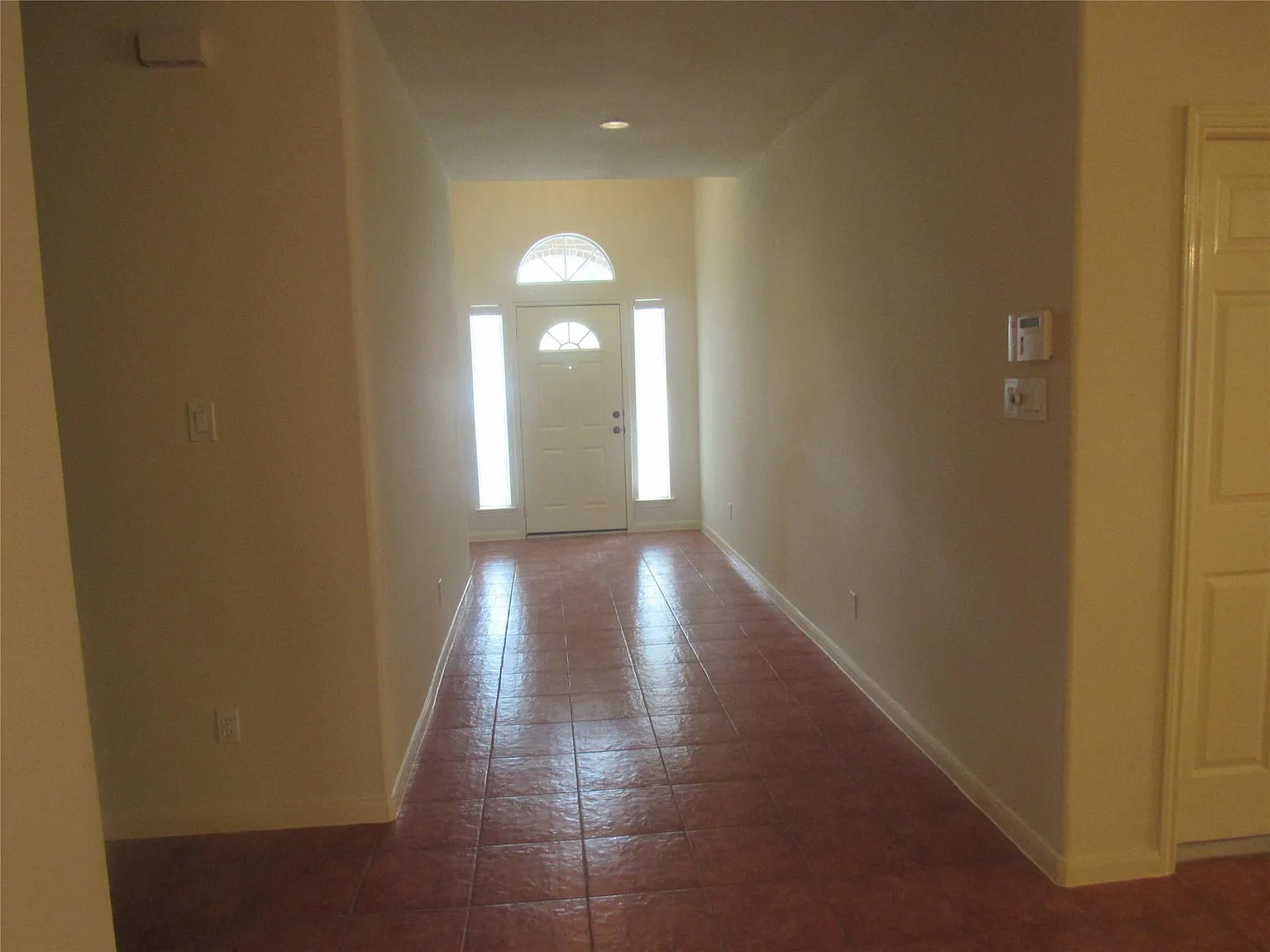 4 bed, 2.0 bath, 2367 sqft, $2,250 — Photo 2